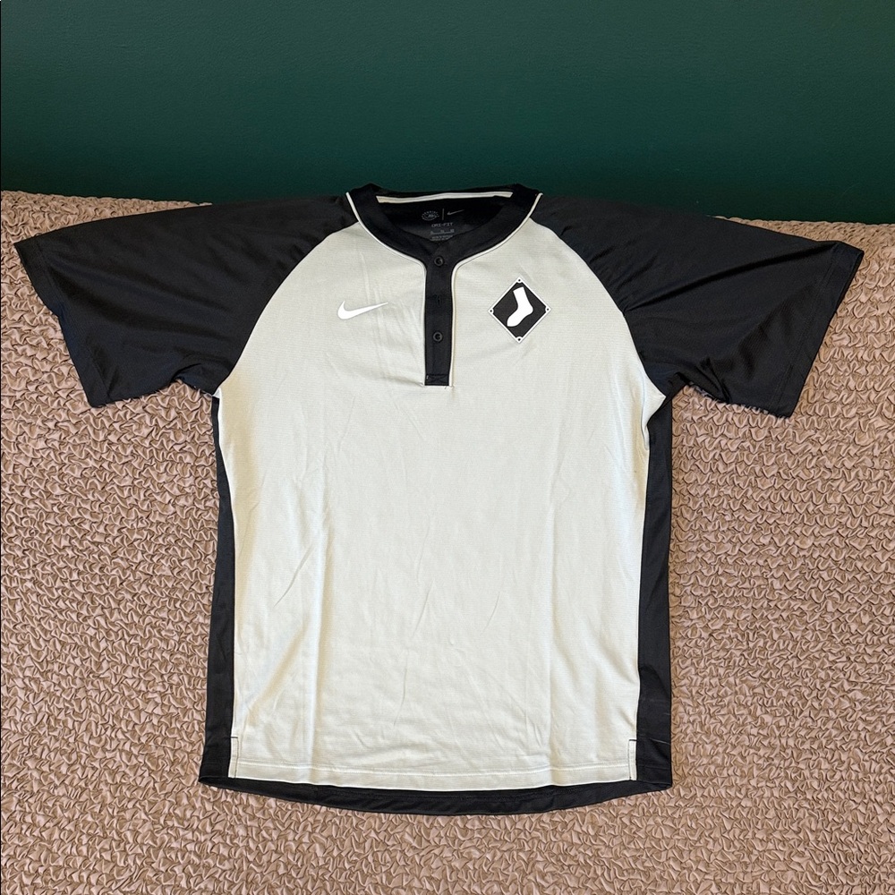 Nike Dry Fit shirt - Never worn, perfect condition. XL